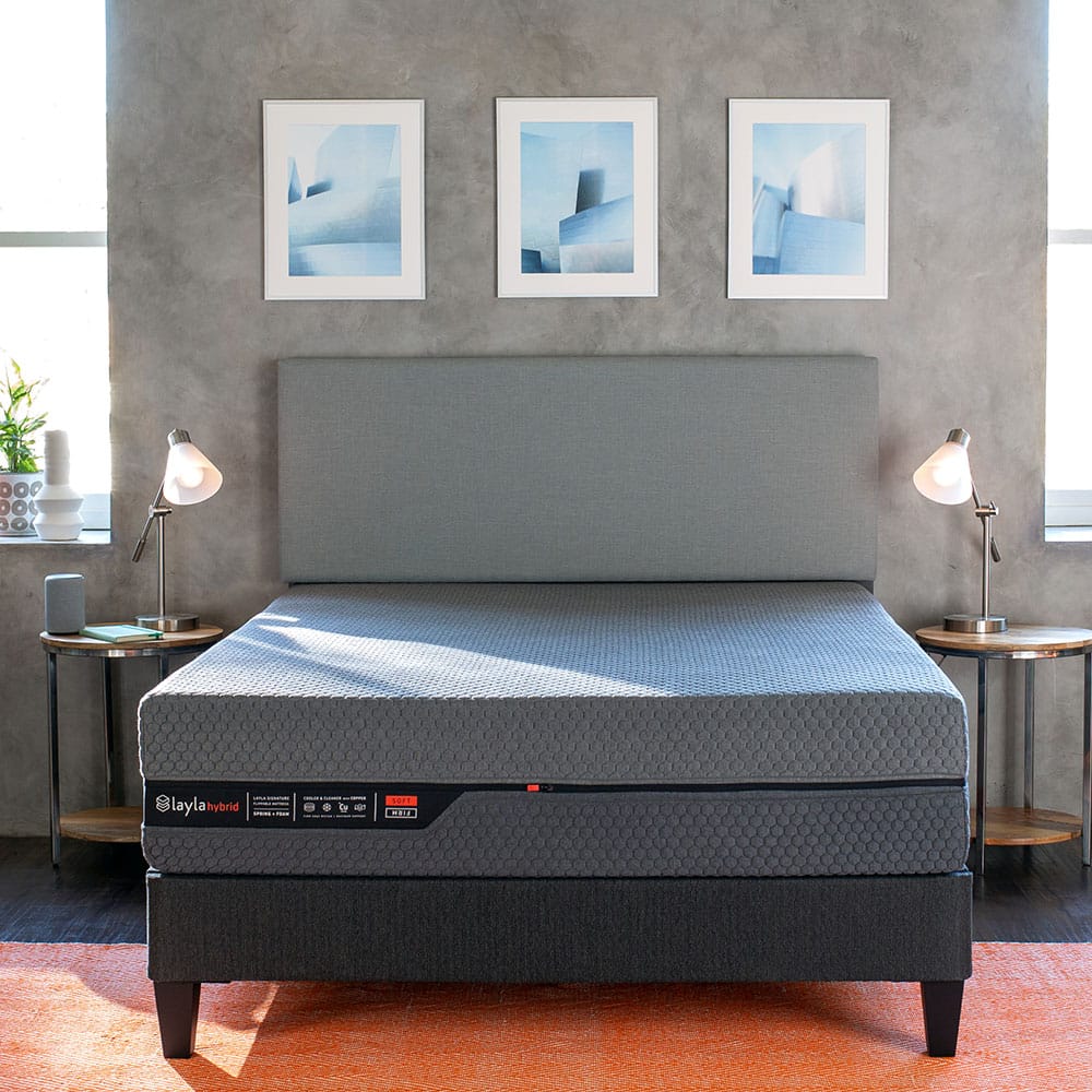 hybrid mattress is on plateform