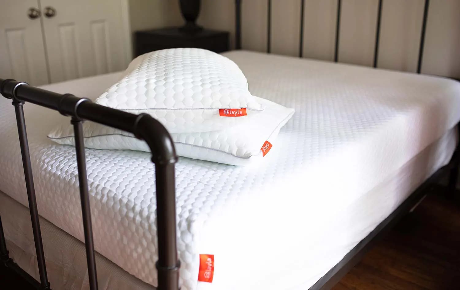 What’s the Difference Between a Box Spring Vs. a Mattress Foundation?