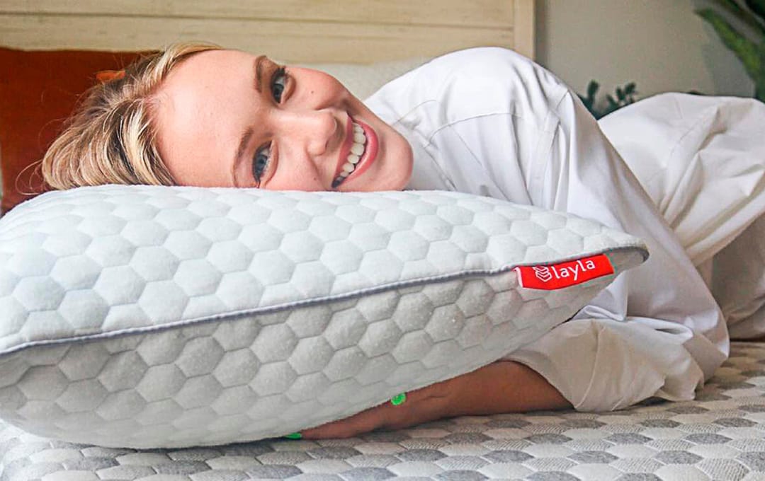 6 Benefits of a Body Pillow for Side Sleepers